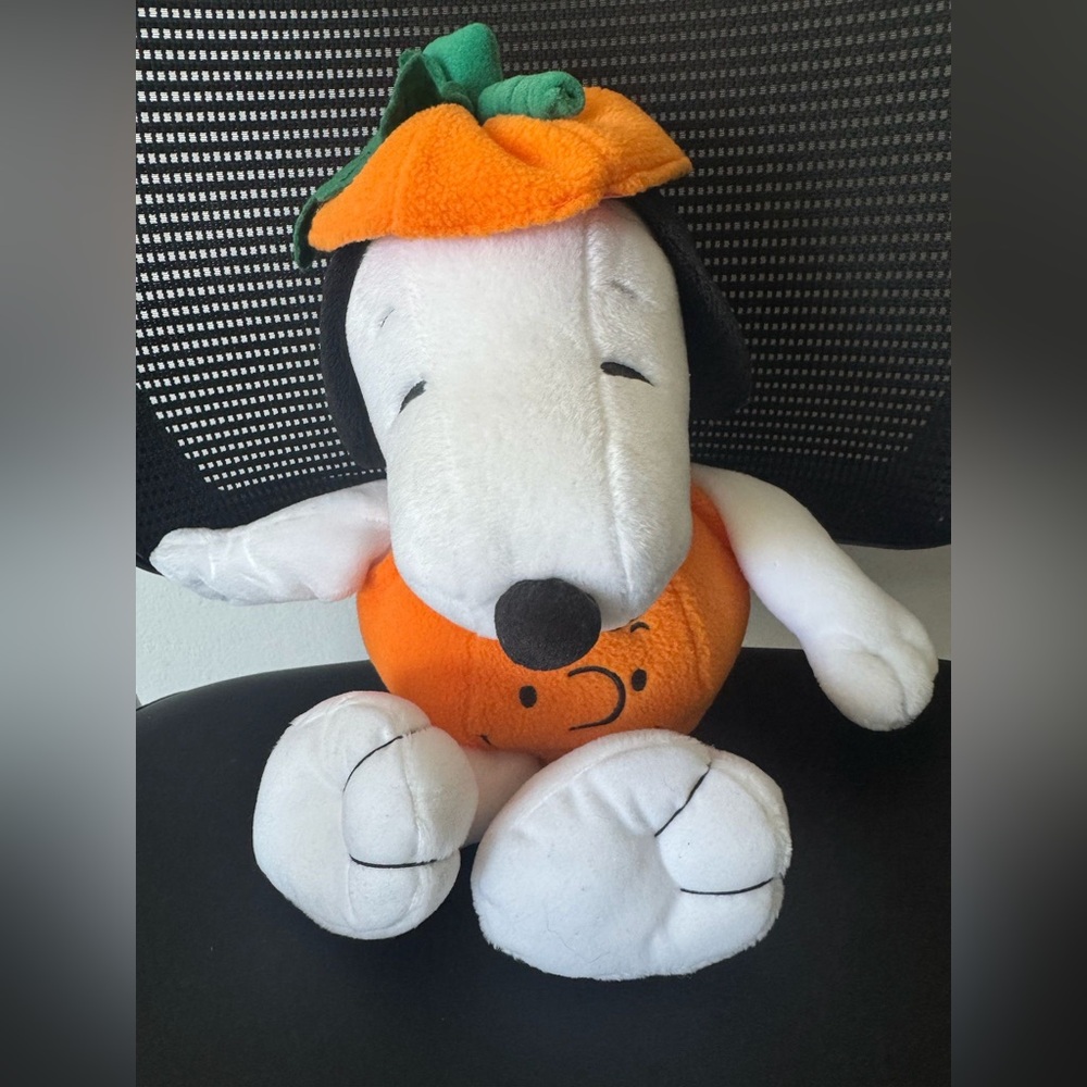 Snoopy peanuts halloween pumpkin stuffed animal plush toy